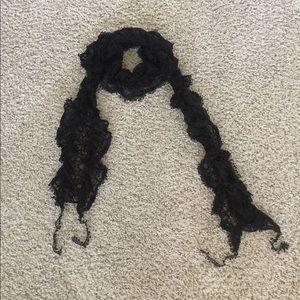 🎉 black lace scarf